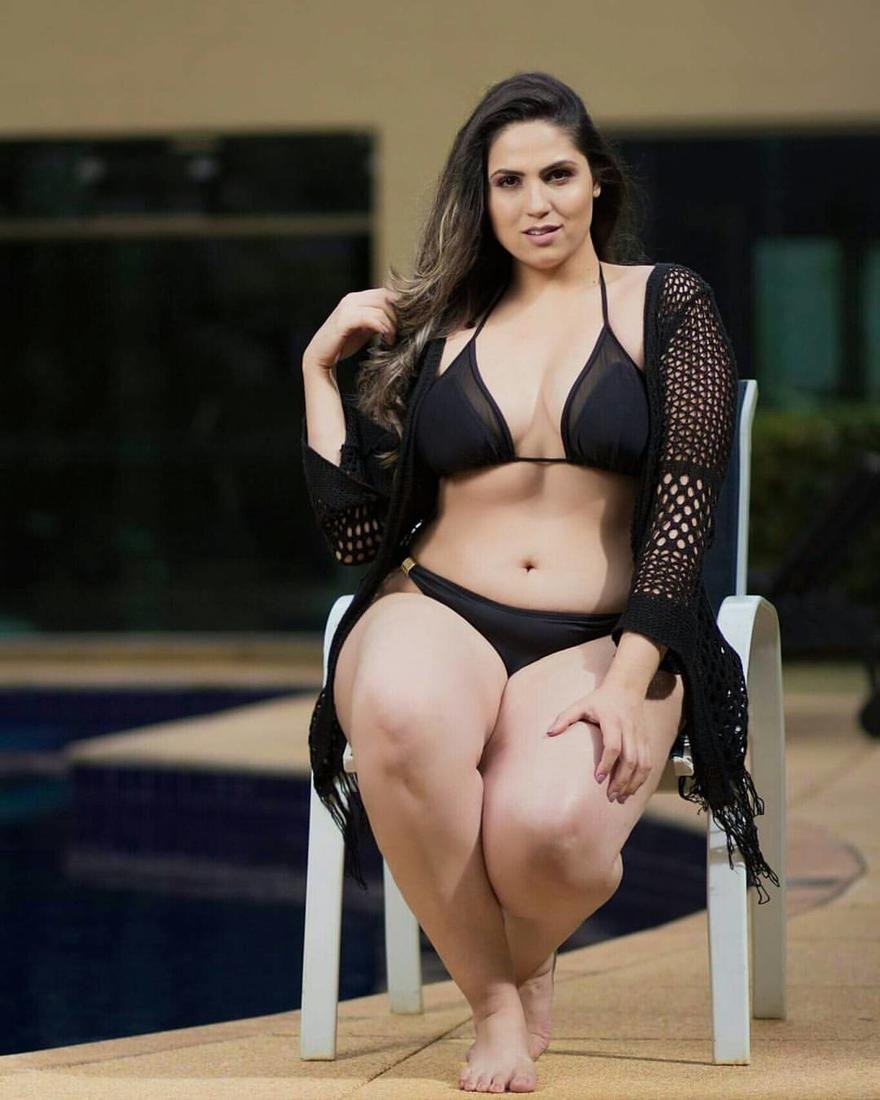 Karol Ribeiro Model Plus Saiz