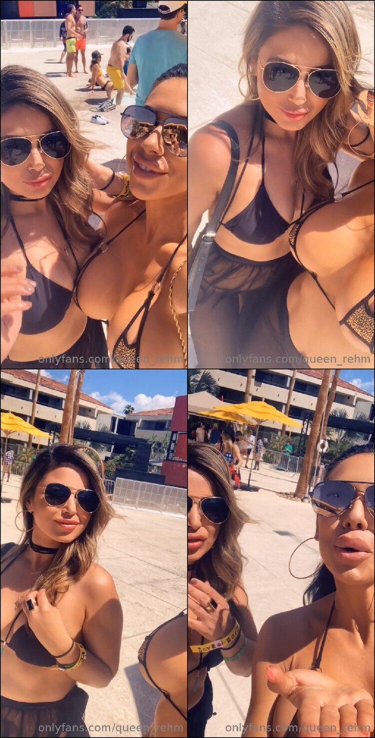 Savanna Santos in Bikini