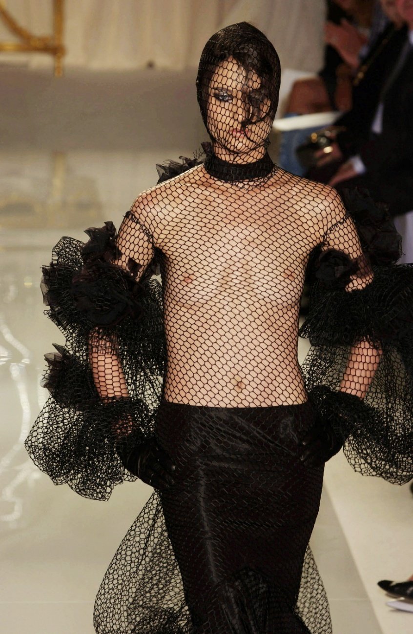 Shalom Harlow Showing Off Her Boobs to a Punker