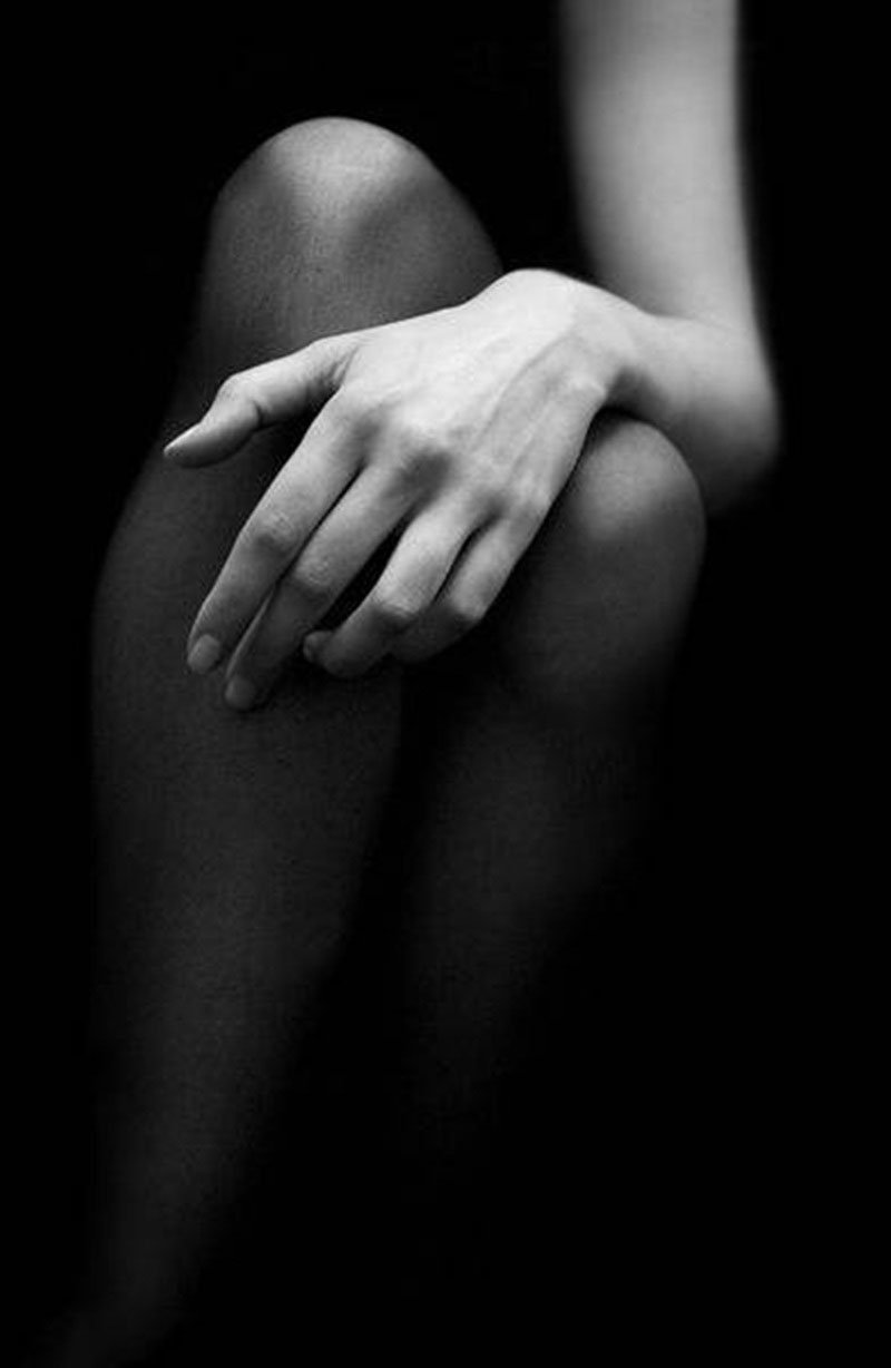 The hand on the knee