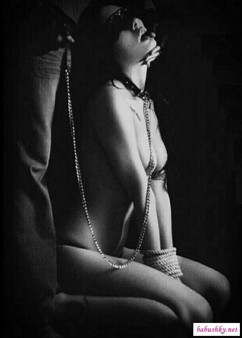 Naked women in a chocker