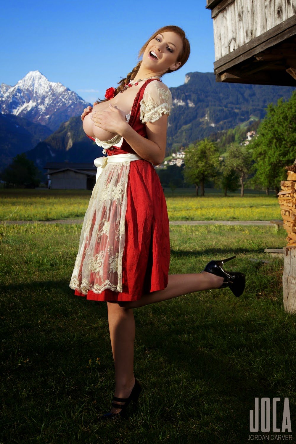 Jordan Carver in Dirndl