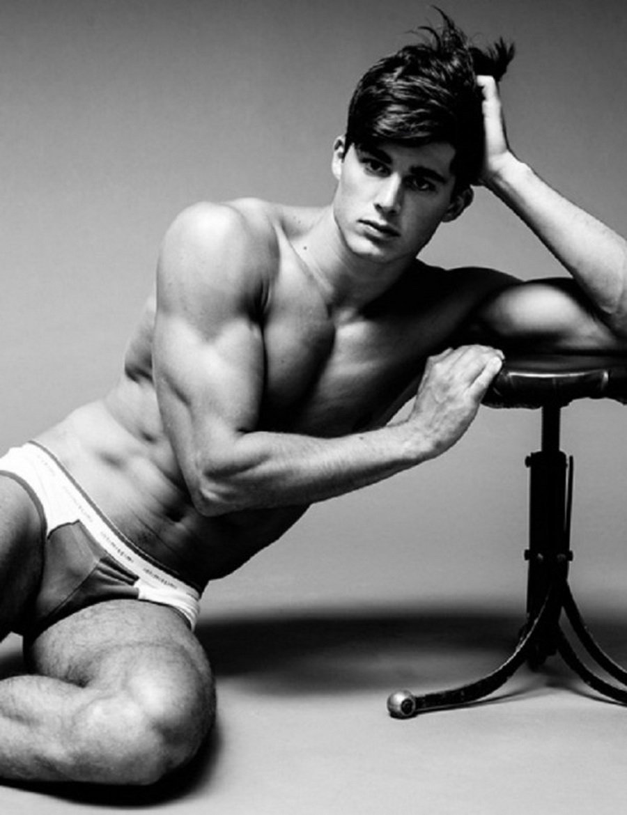 Naked men's torso
