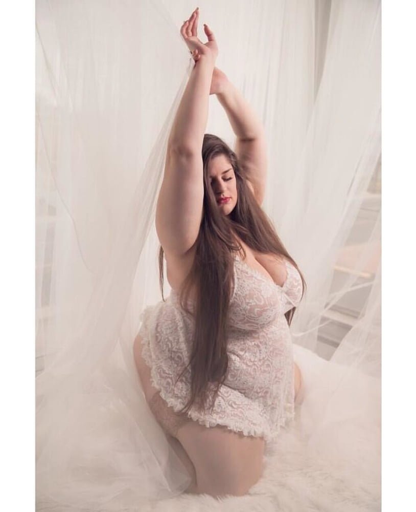 Siri suxxx in a dress