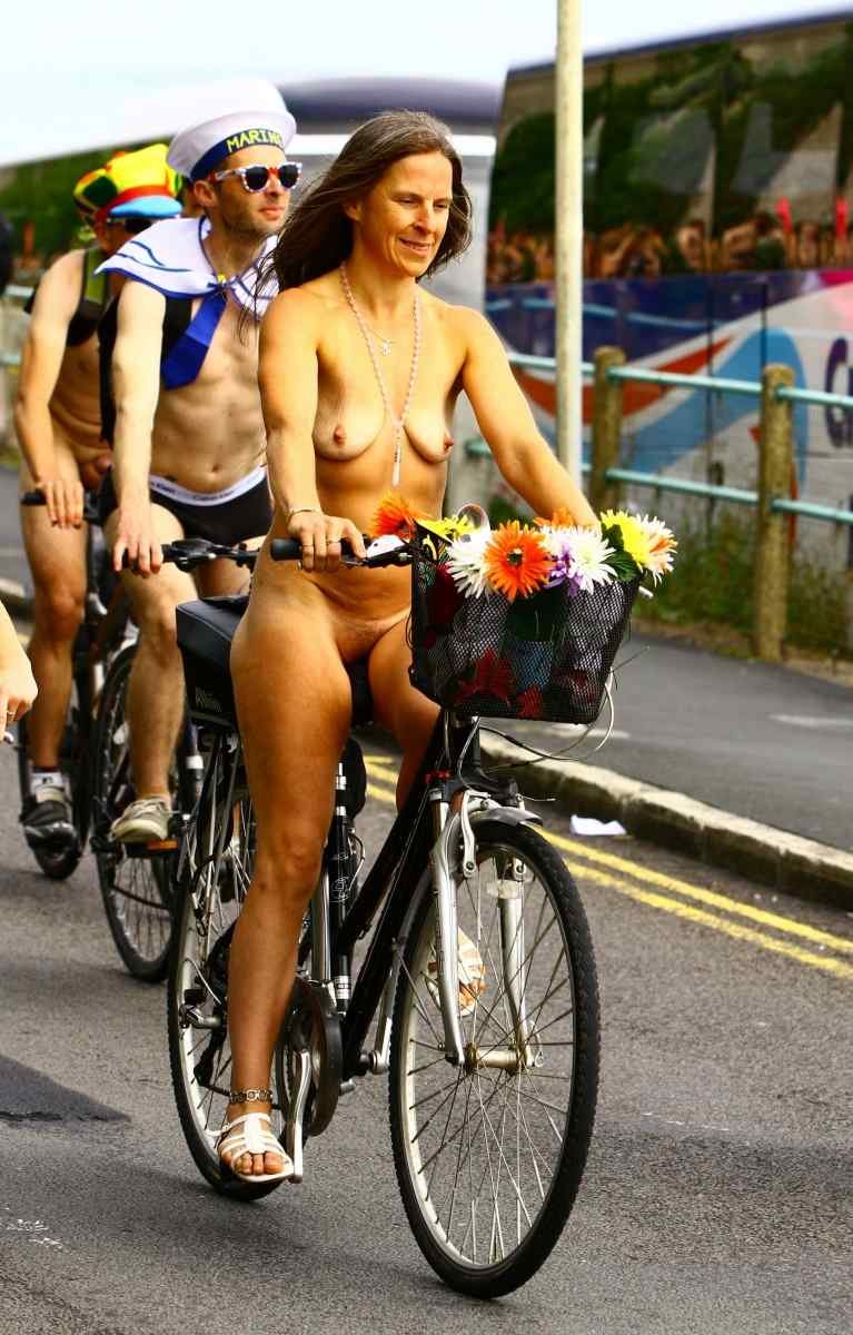 Photos of World Naked Bike Ride Women - Naked and Nude in Public