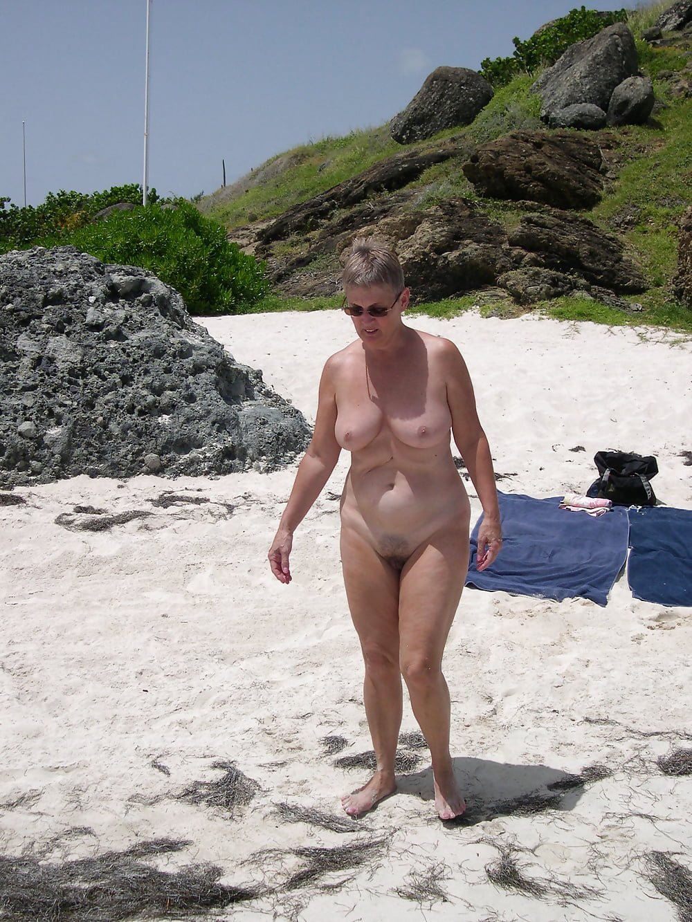 Naked women older at sea