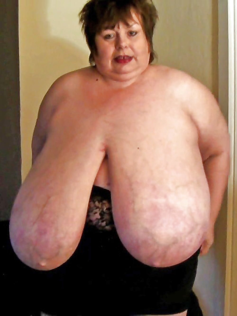 Giant tits to the floor