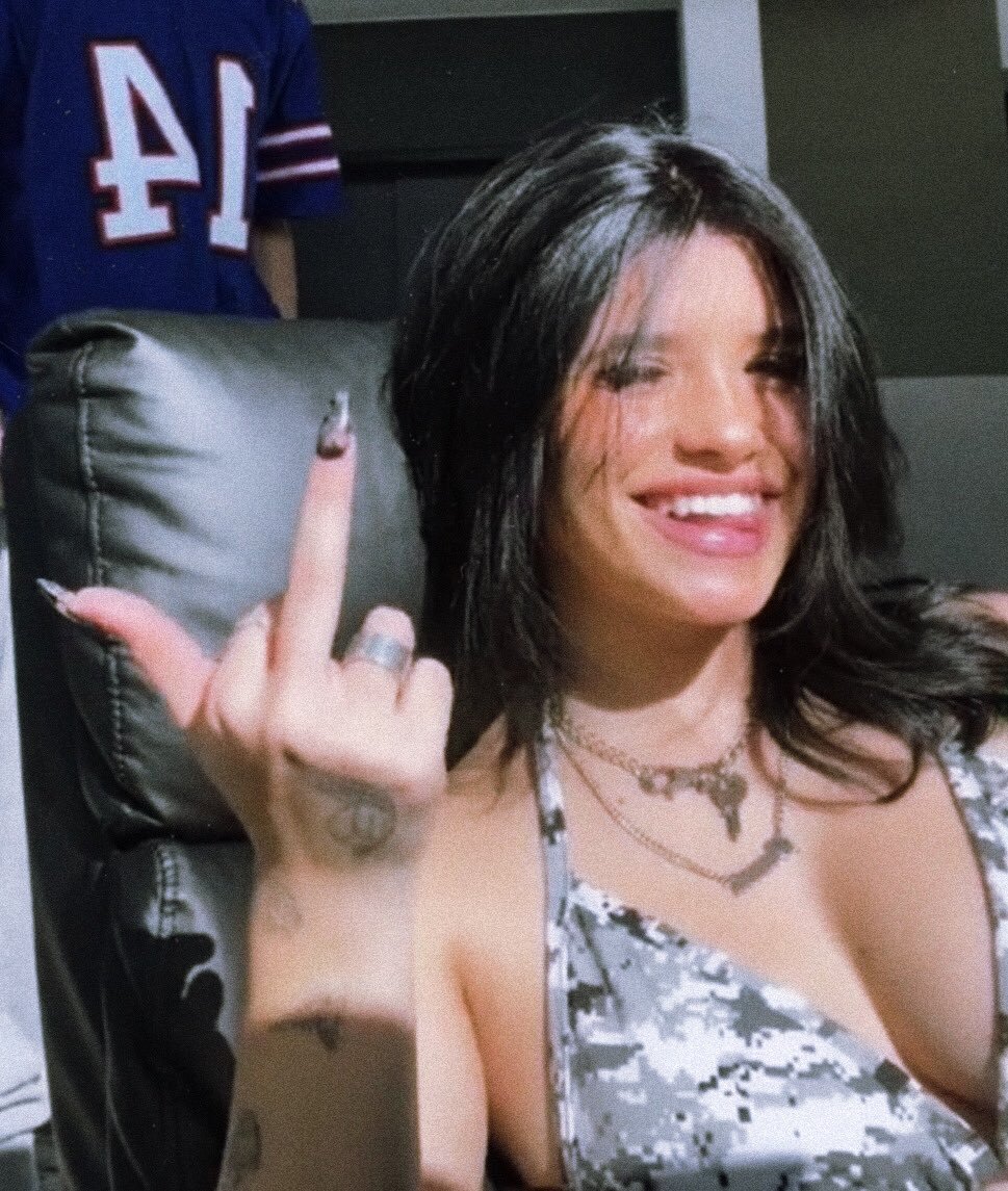Nessa Barrett Nude Leaks