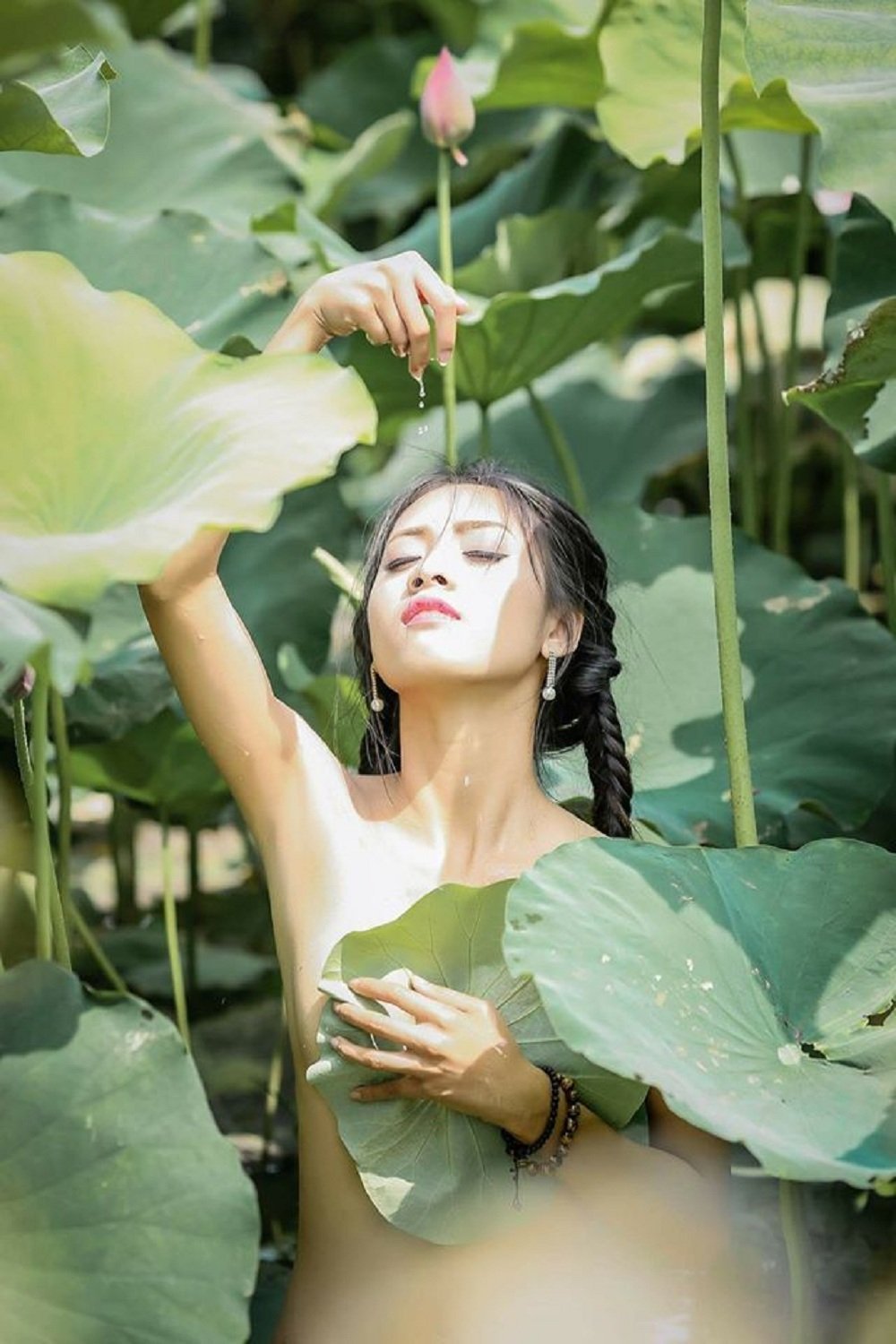 Beautiful naked Asian women in nature