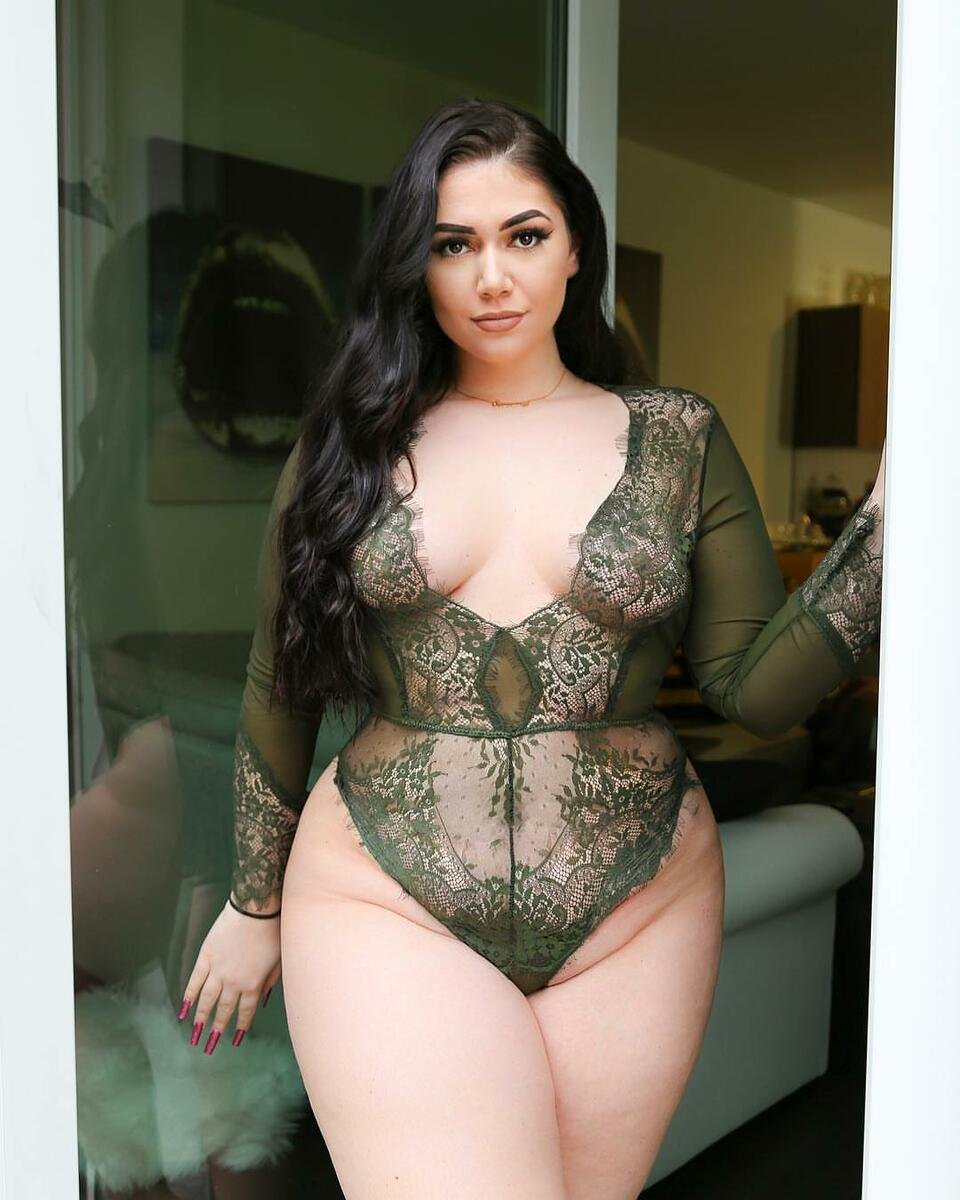 Plus Size model Ellan Brian