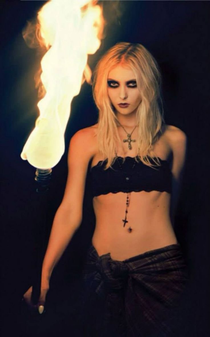 Taylor Momsen Nirvana