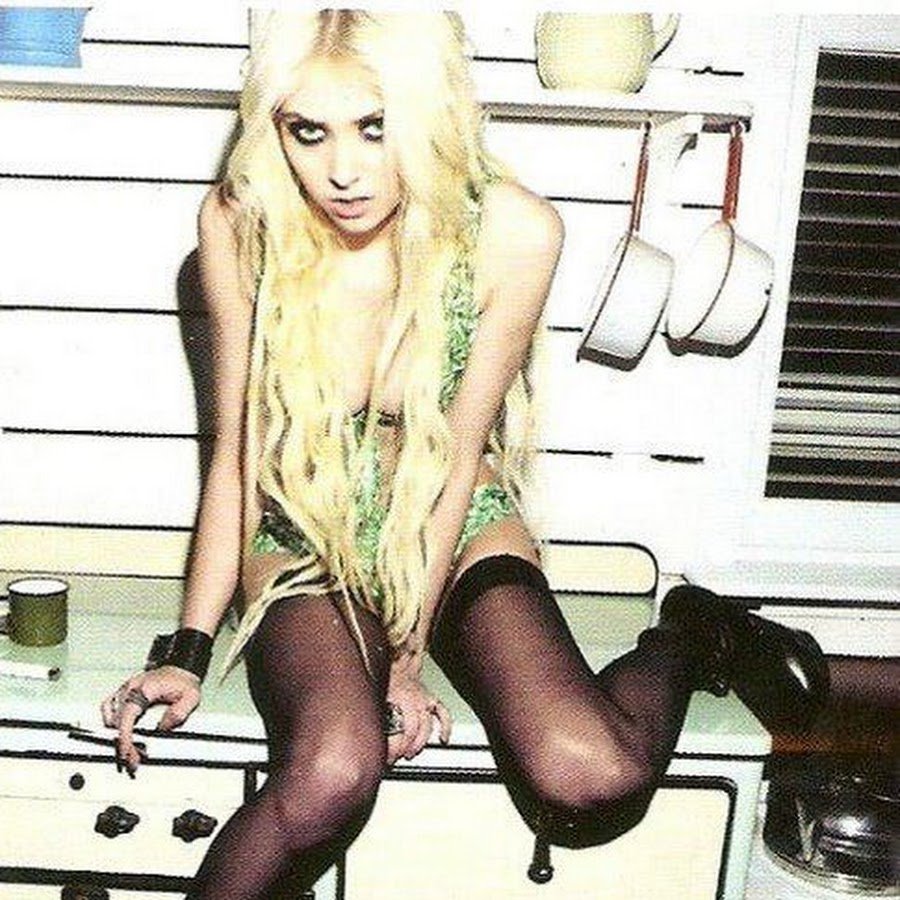 Taylor Momsen Figure