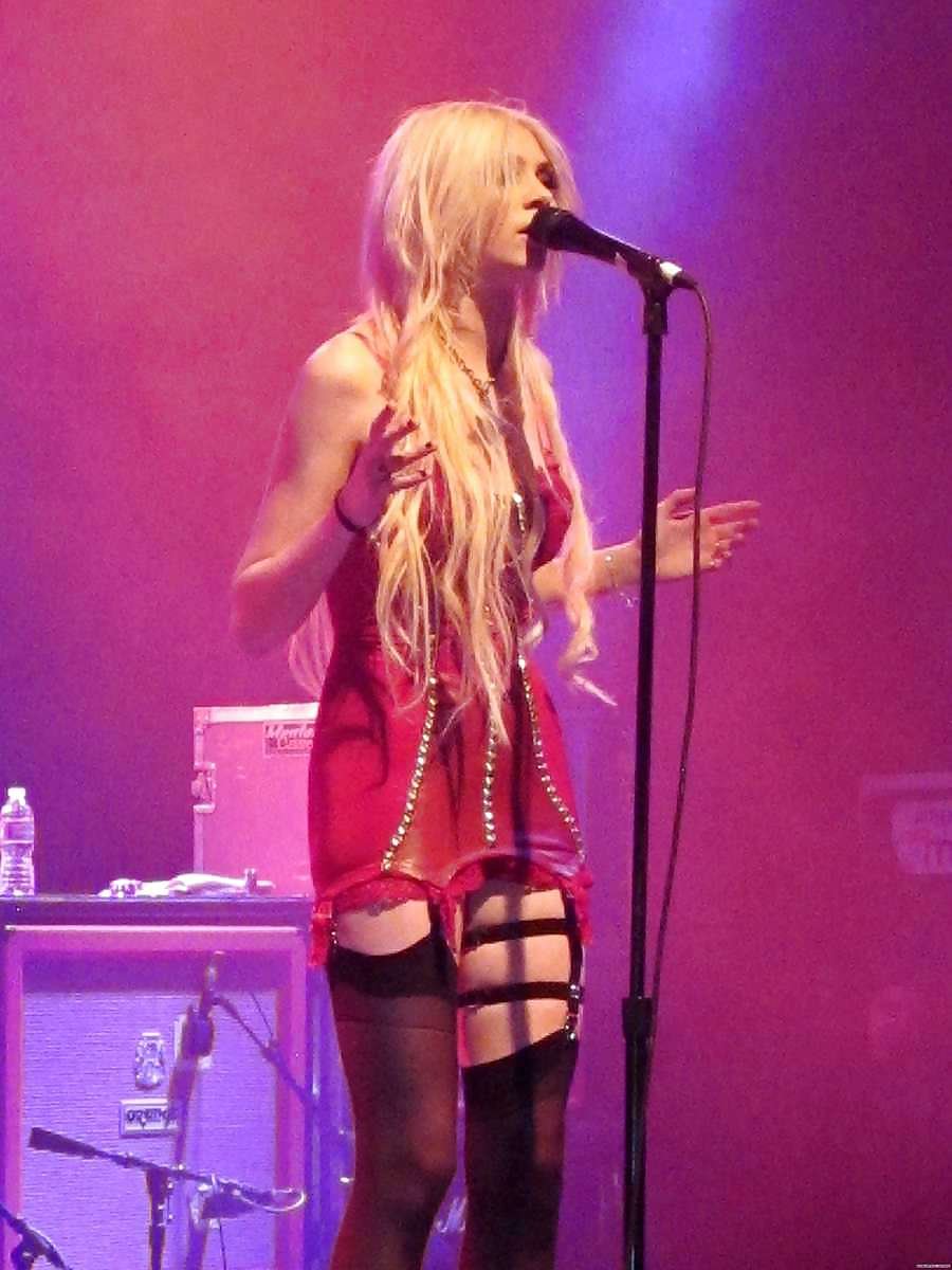Taylor Momsen starred in porn?
