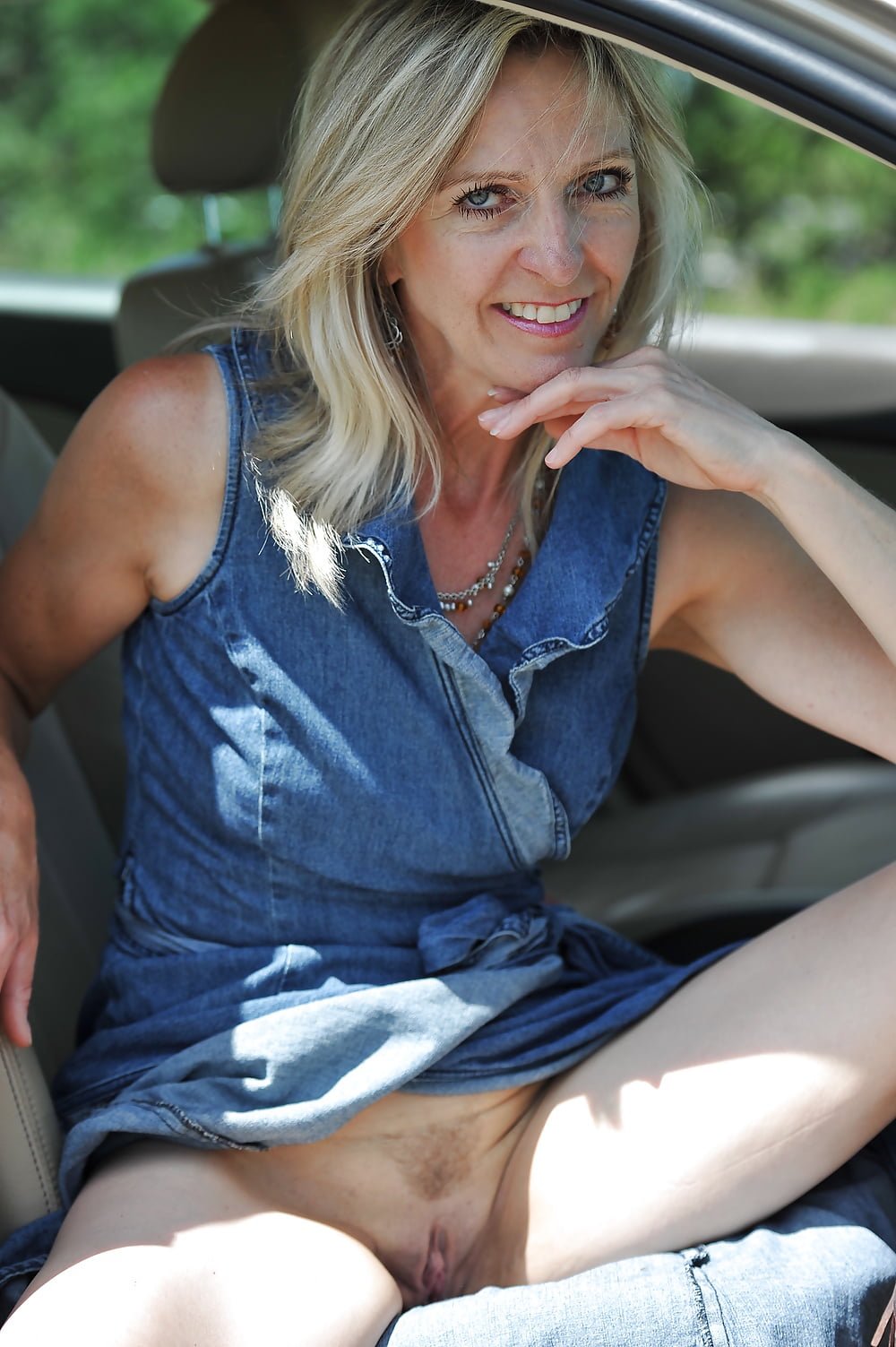 Mature in a dress without panties