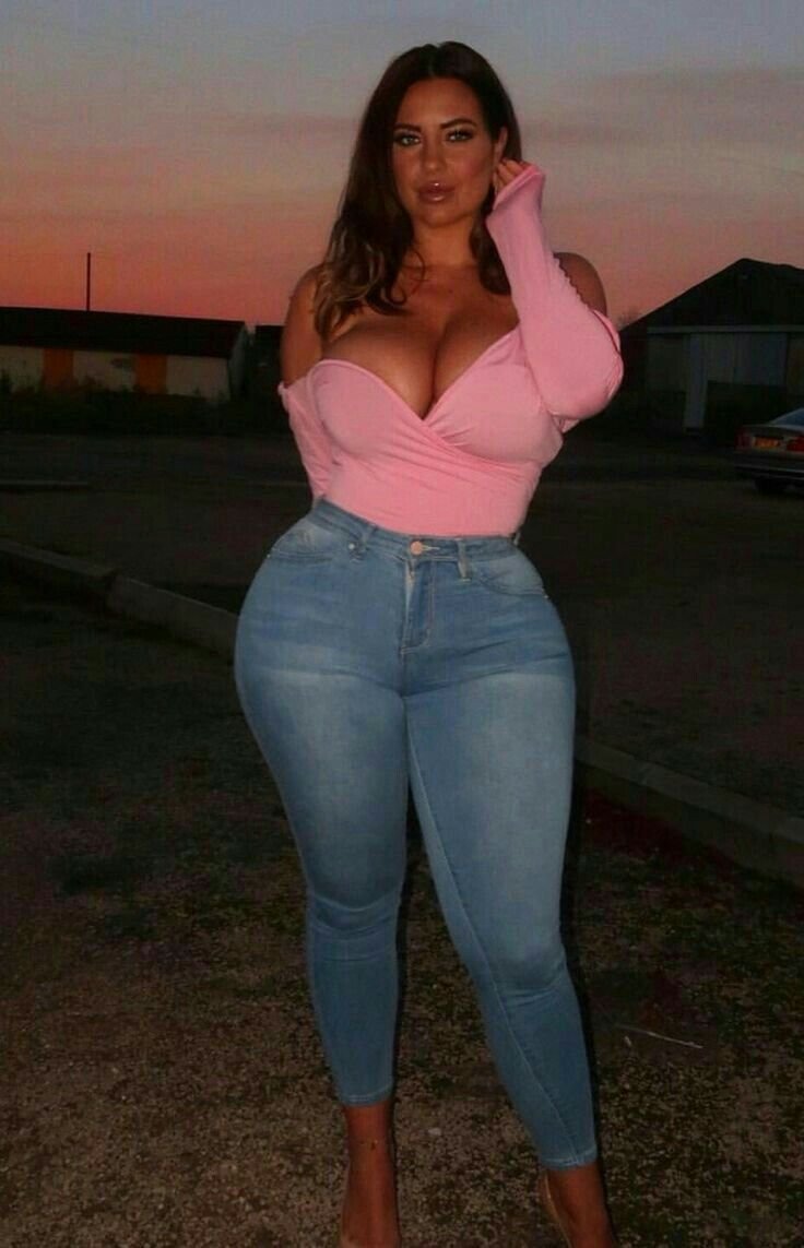 @Djhannahb Hannah in jeans
