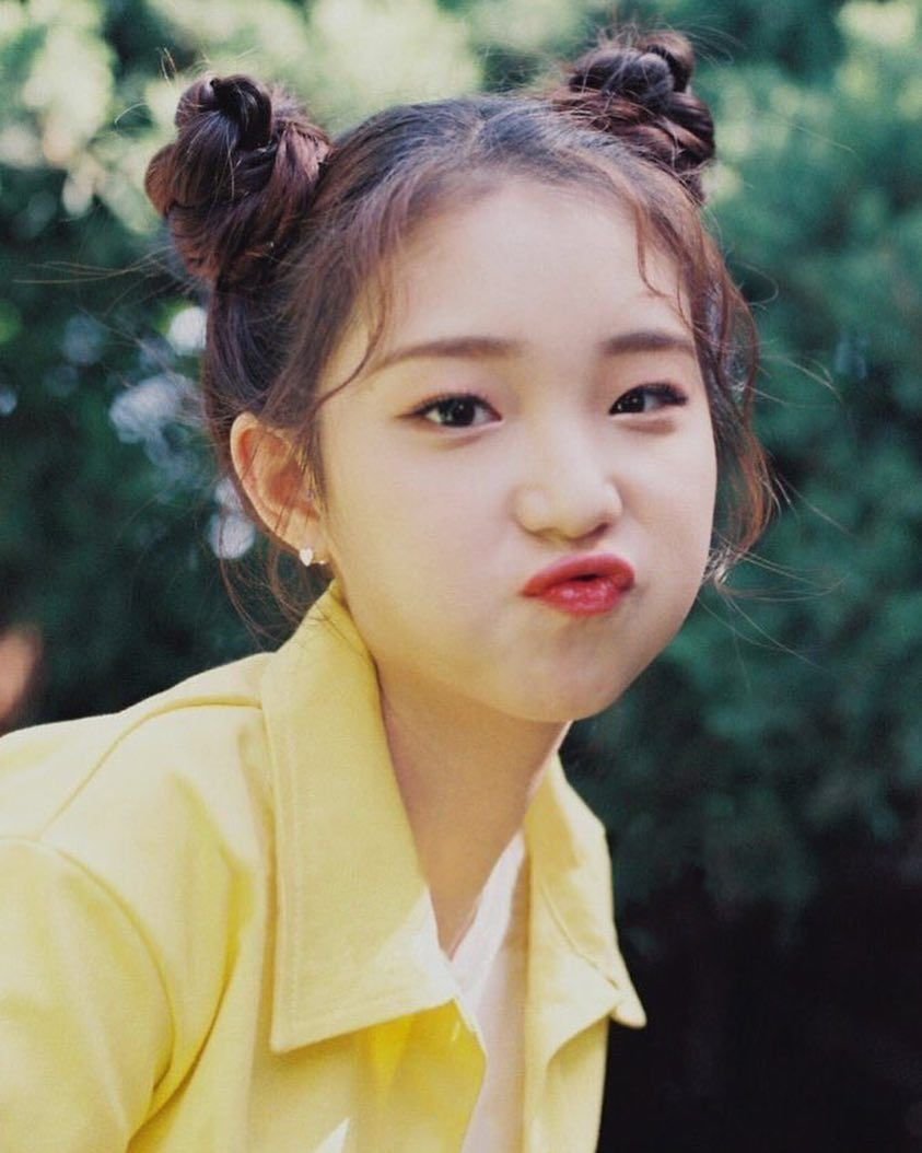 Yeojin Loona with glasses