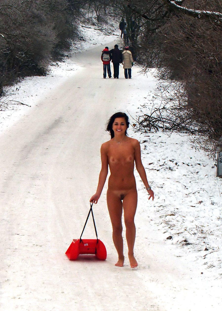 Winter exhibitionists