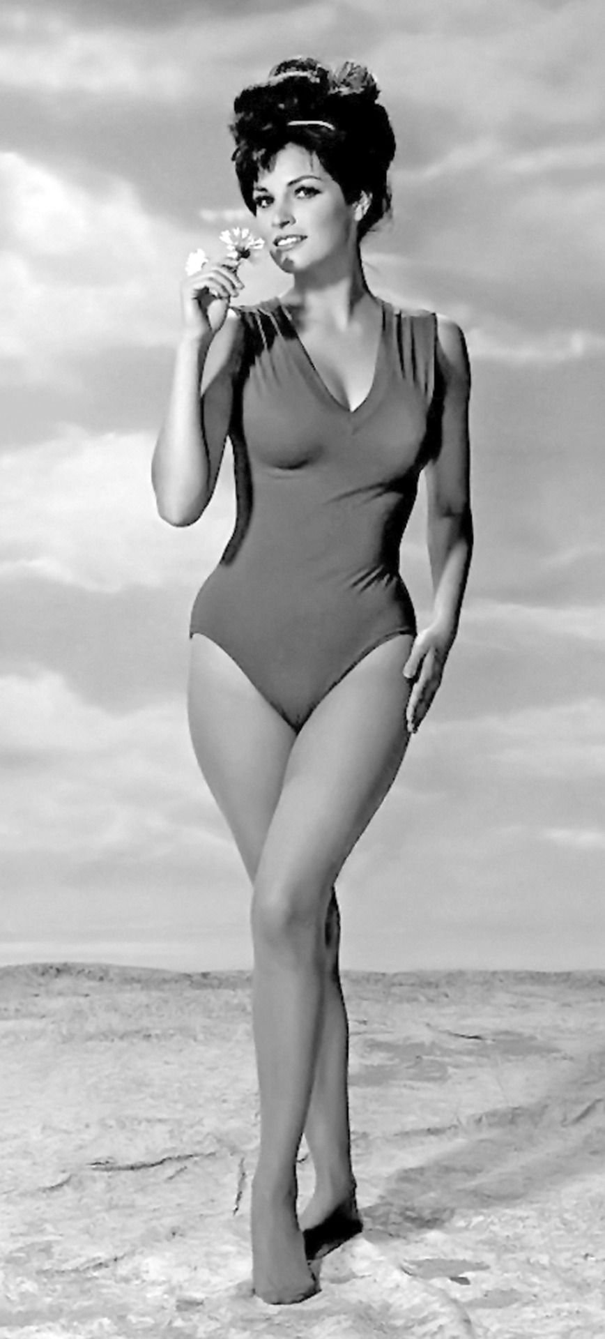 Actress Rackel Welch Naked