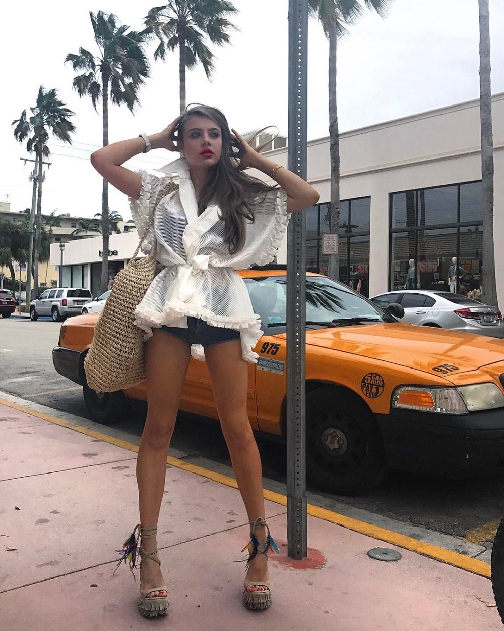 Xenia tchoumi +18