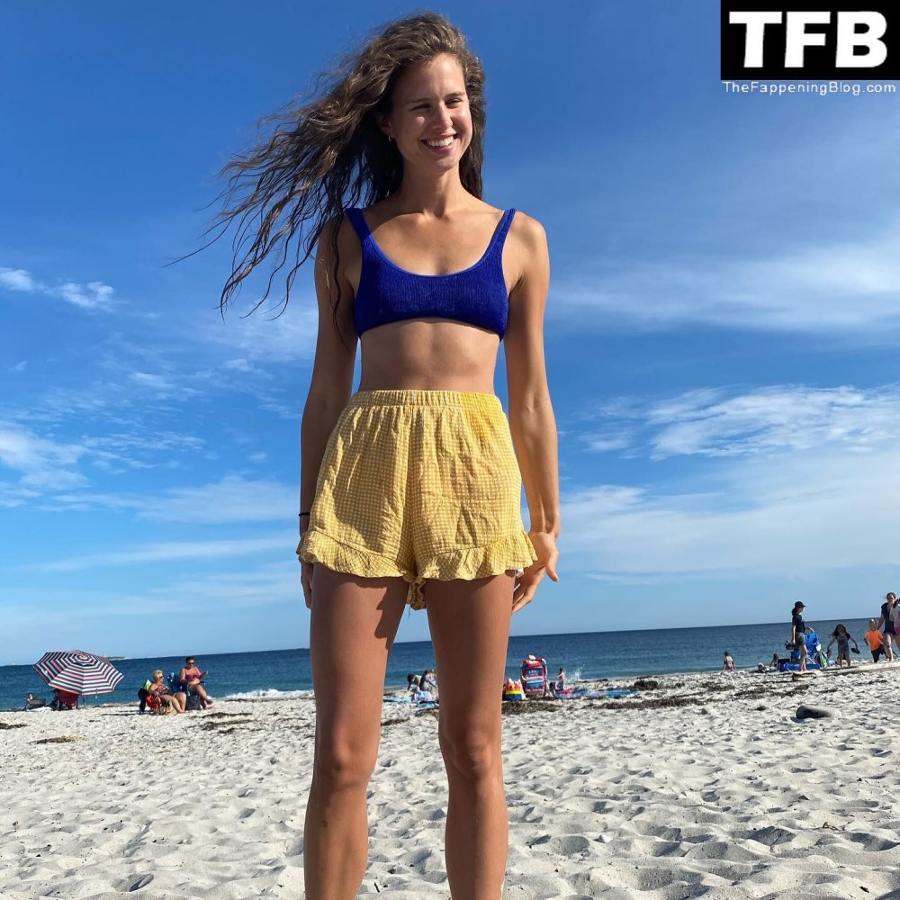 Avery Konrad legs