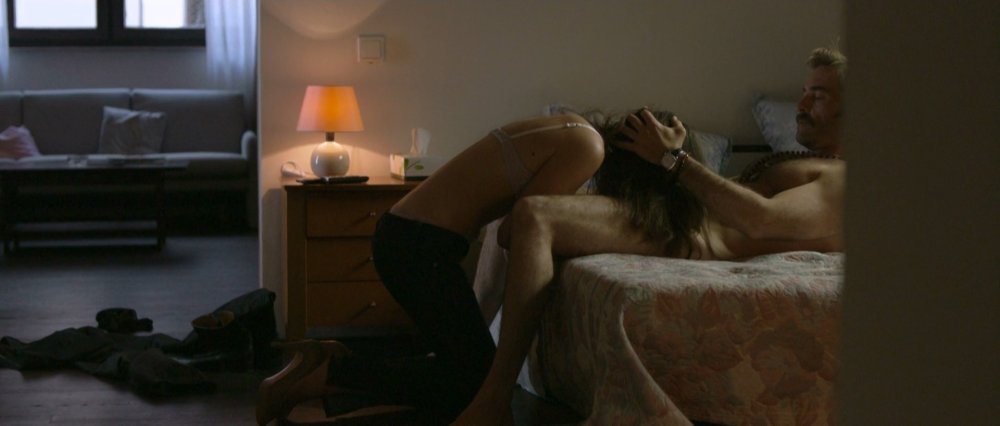 Elizabeth Olsen Naked in the movies
