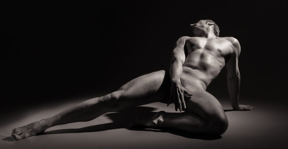 Photoshoot of naked men