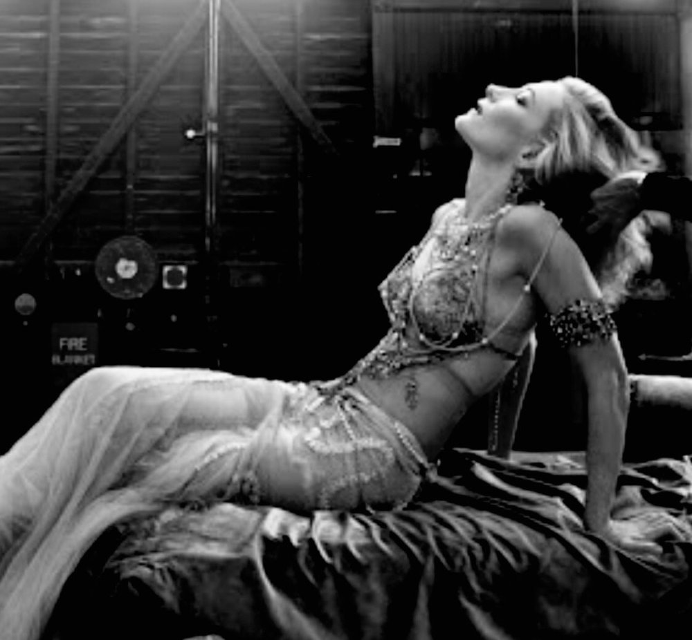 Naked dancer Kate Blanchett