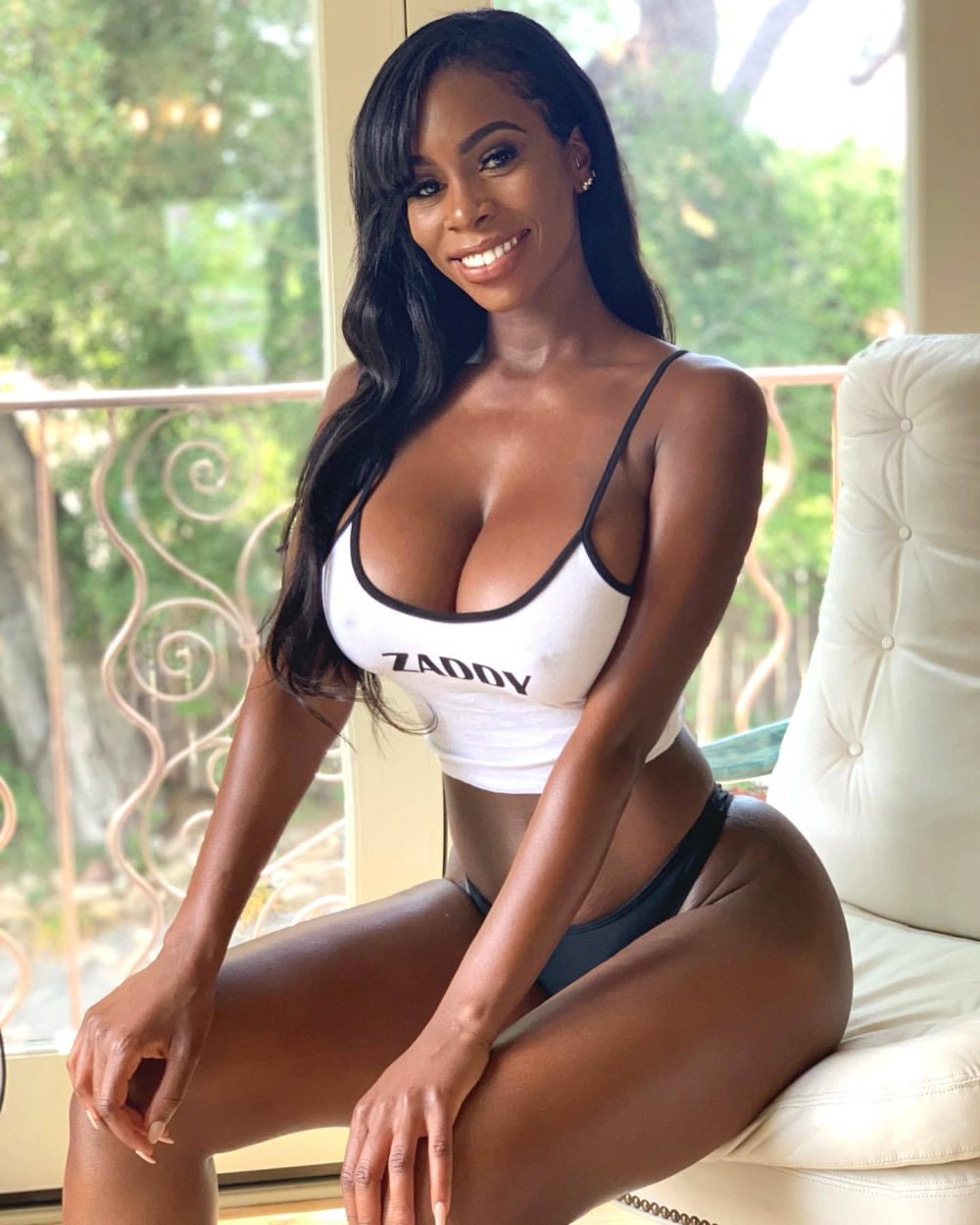 Juicy dark -skinned selfie girls