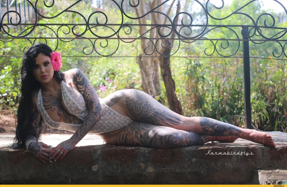 Model Patricia in tattoos