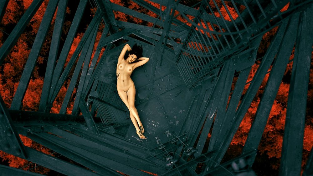 I lit up naked on social networks