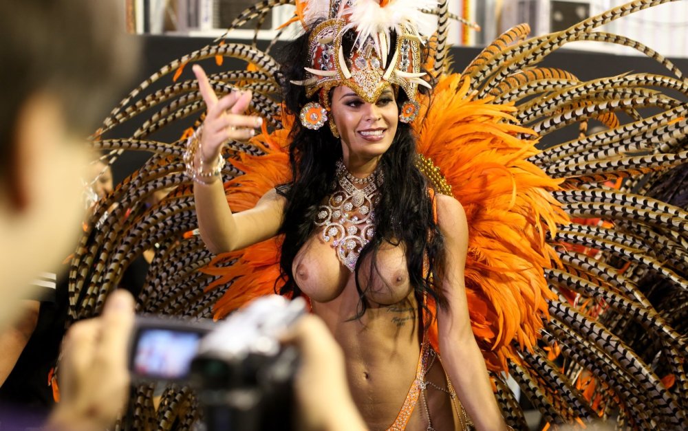 Viviana Castro Naked on the Carnival