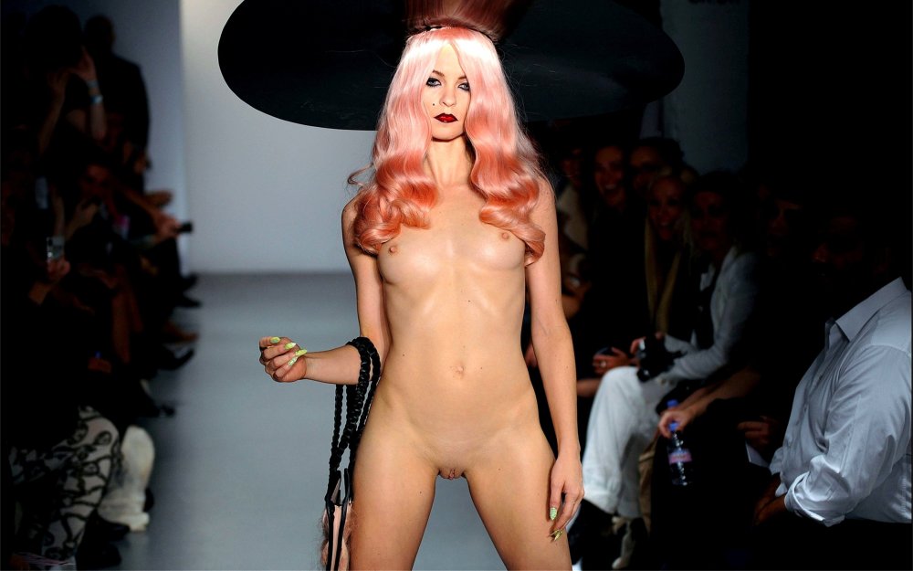 Showing the mod topless