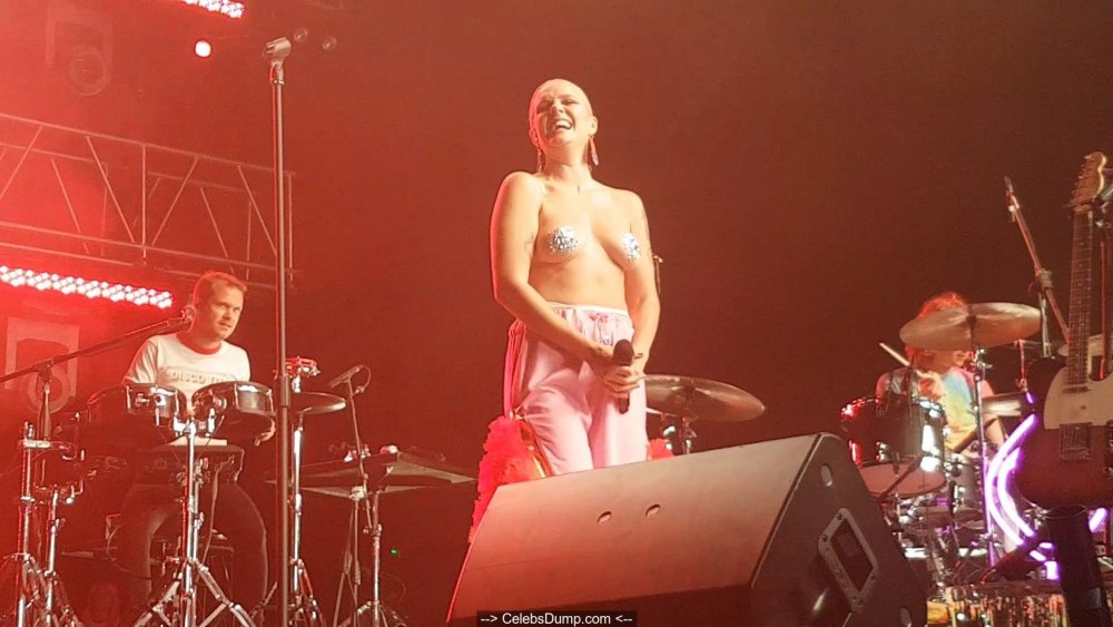 Tuva Lu Topless