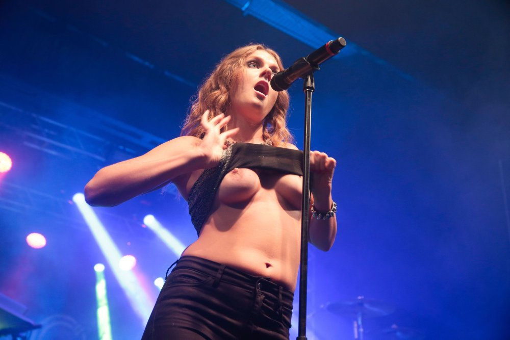 Tuva Lu Topless