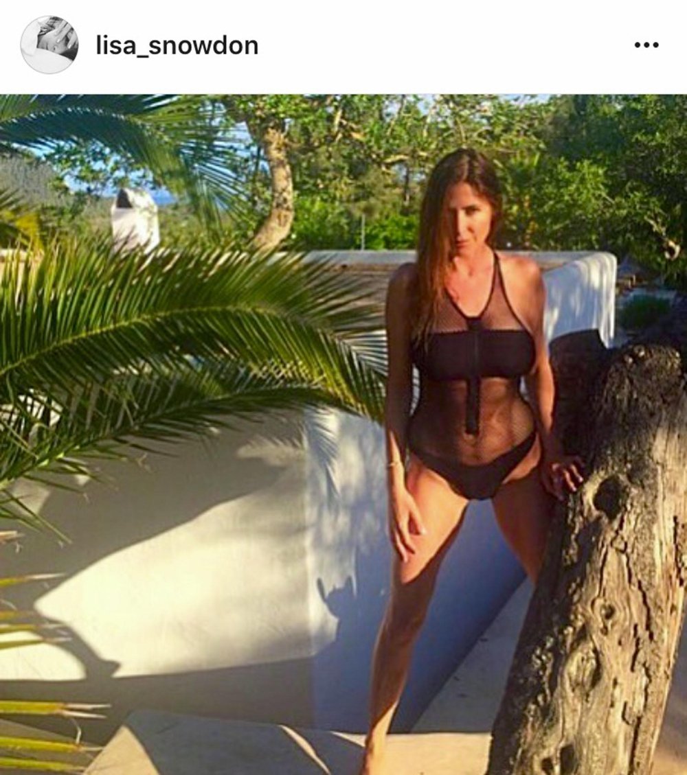 Fox steering in bikini