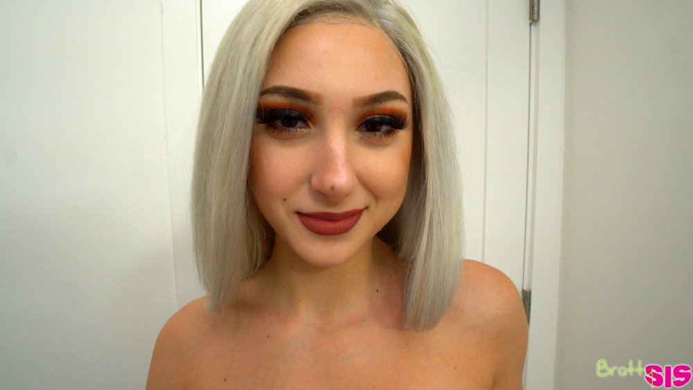 Skylar Vox Sister