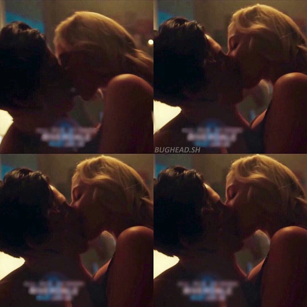 Hayden Panetteri bed stage