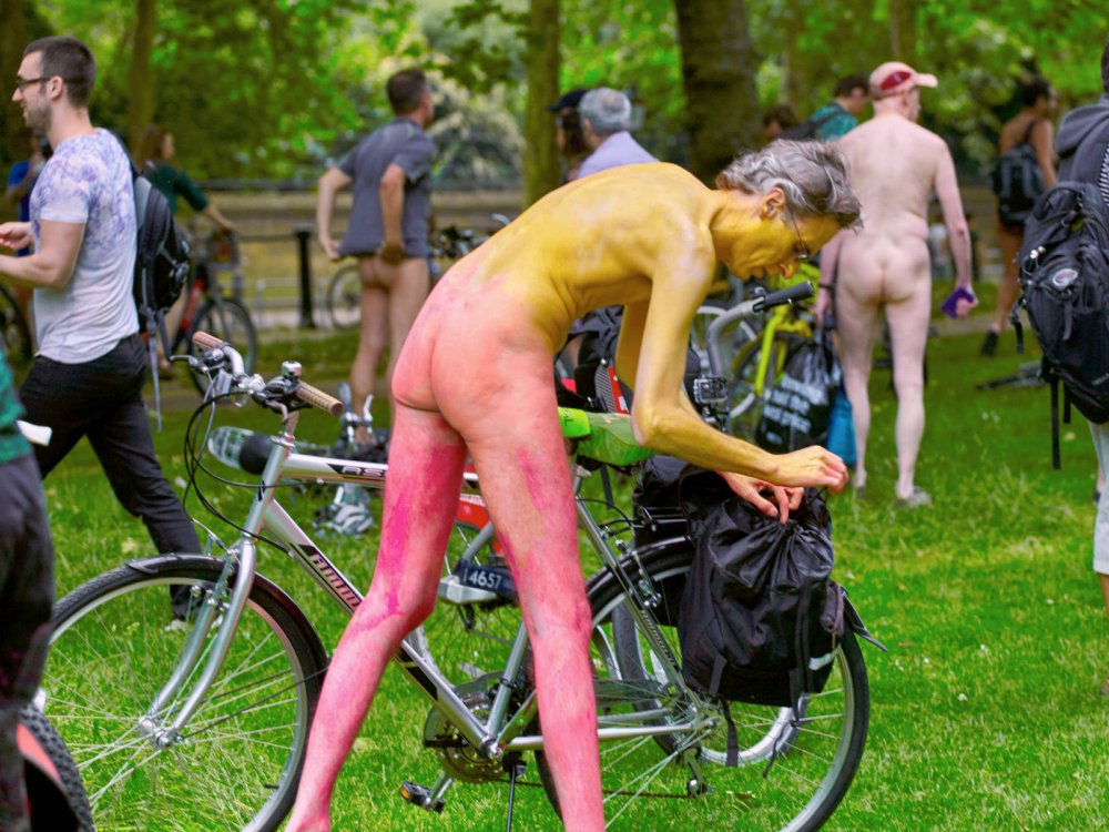 Naked bike racket naked women