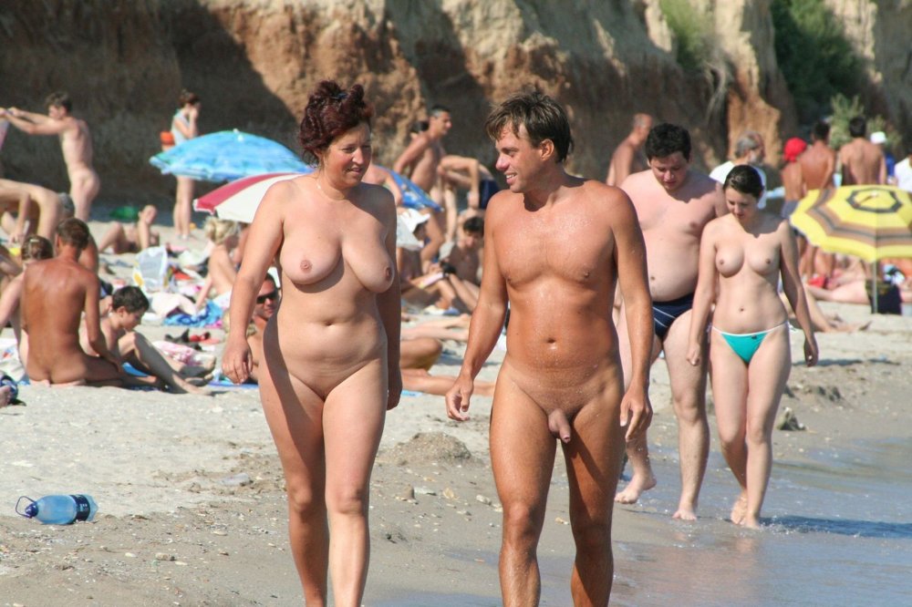 Family nudic beach