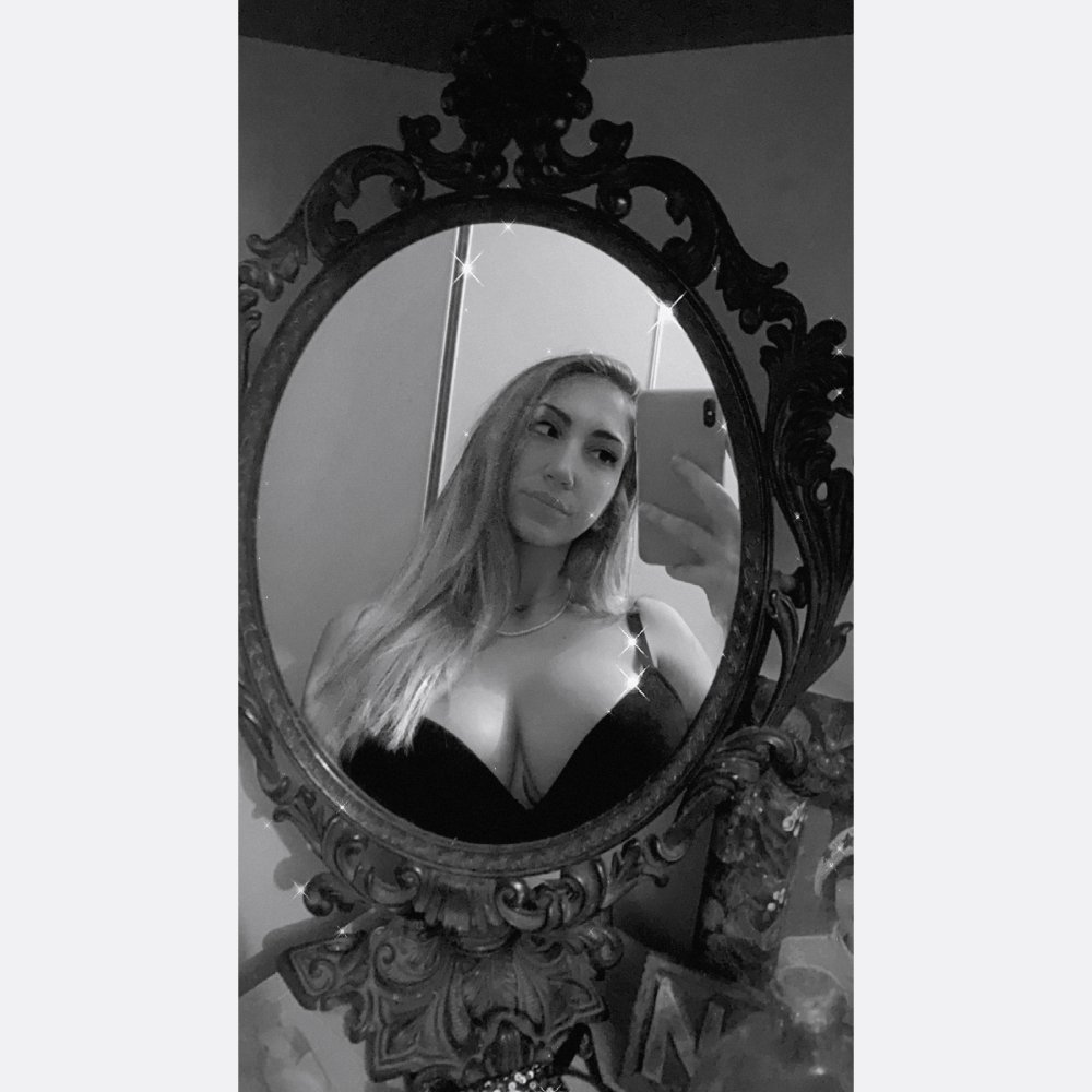 Anna Nistrom 2019 Selfie