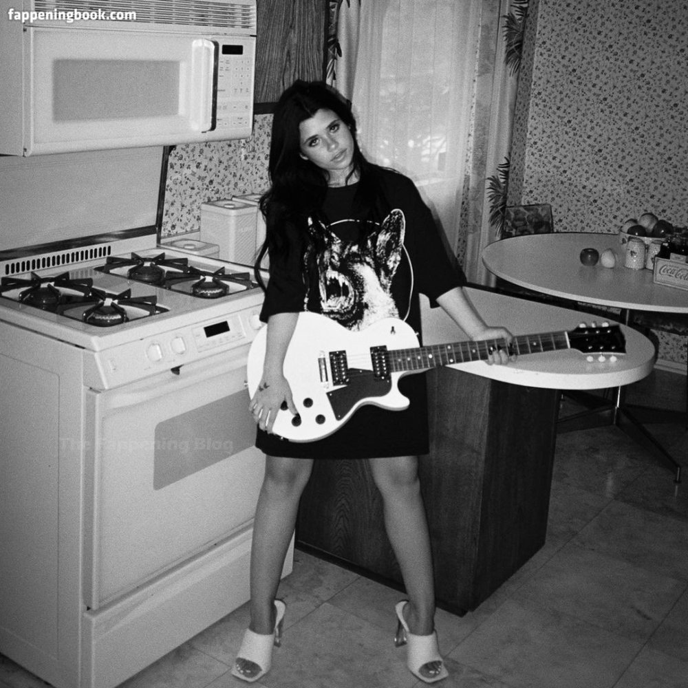 Nessa Barrett Funny photos