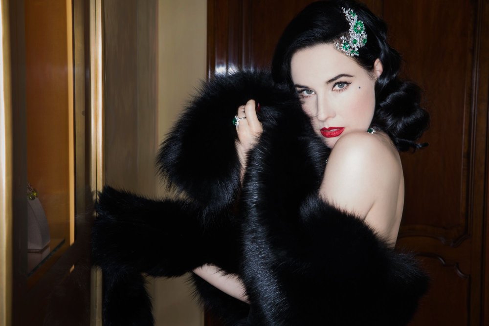 Dita von Tiz photo session Burleske