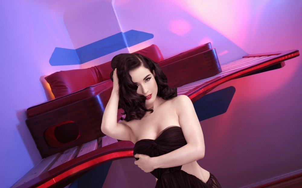 Dita von teaz chest