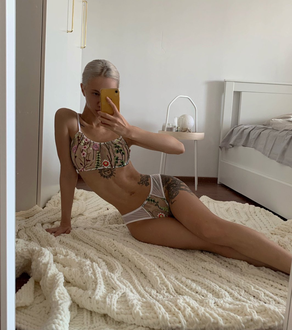 Naked blue -eyed blondes