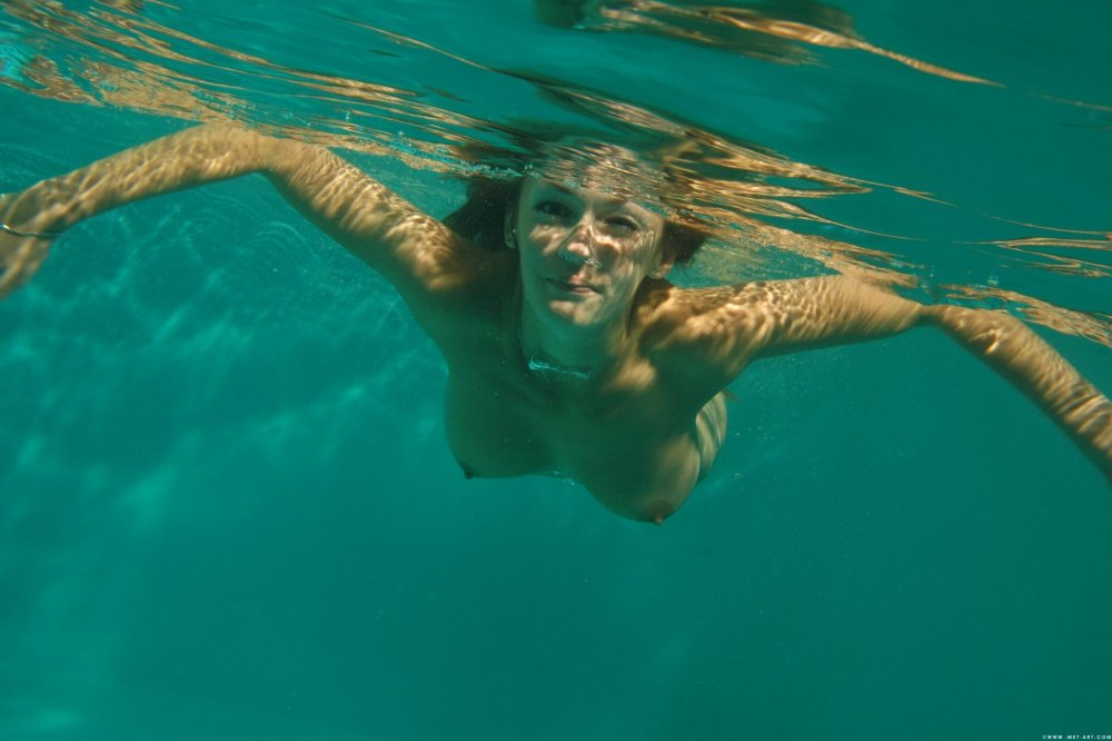 Girls in the pool naked