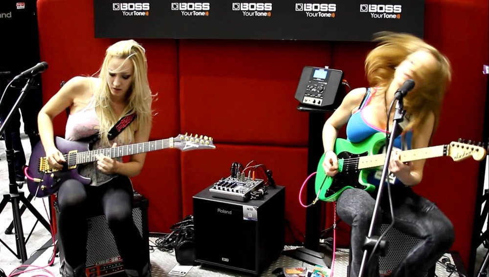 Courteney COX guitarist
