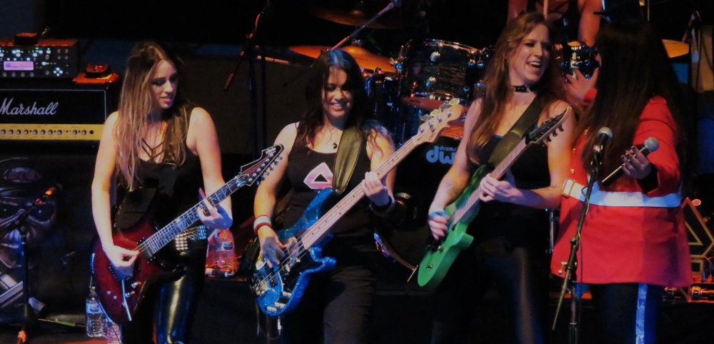 Courteney COX guitarist