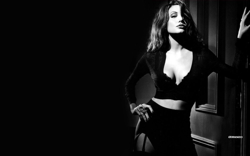 Angelina Jolie in his youth in underwear