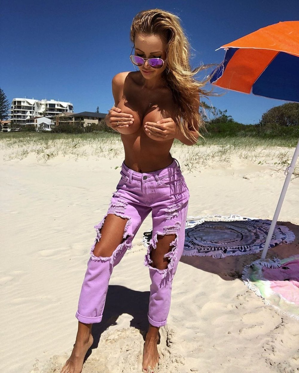 Abby Douz 18 +