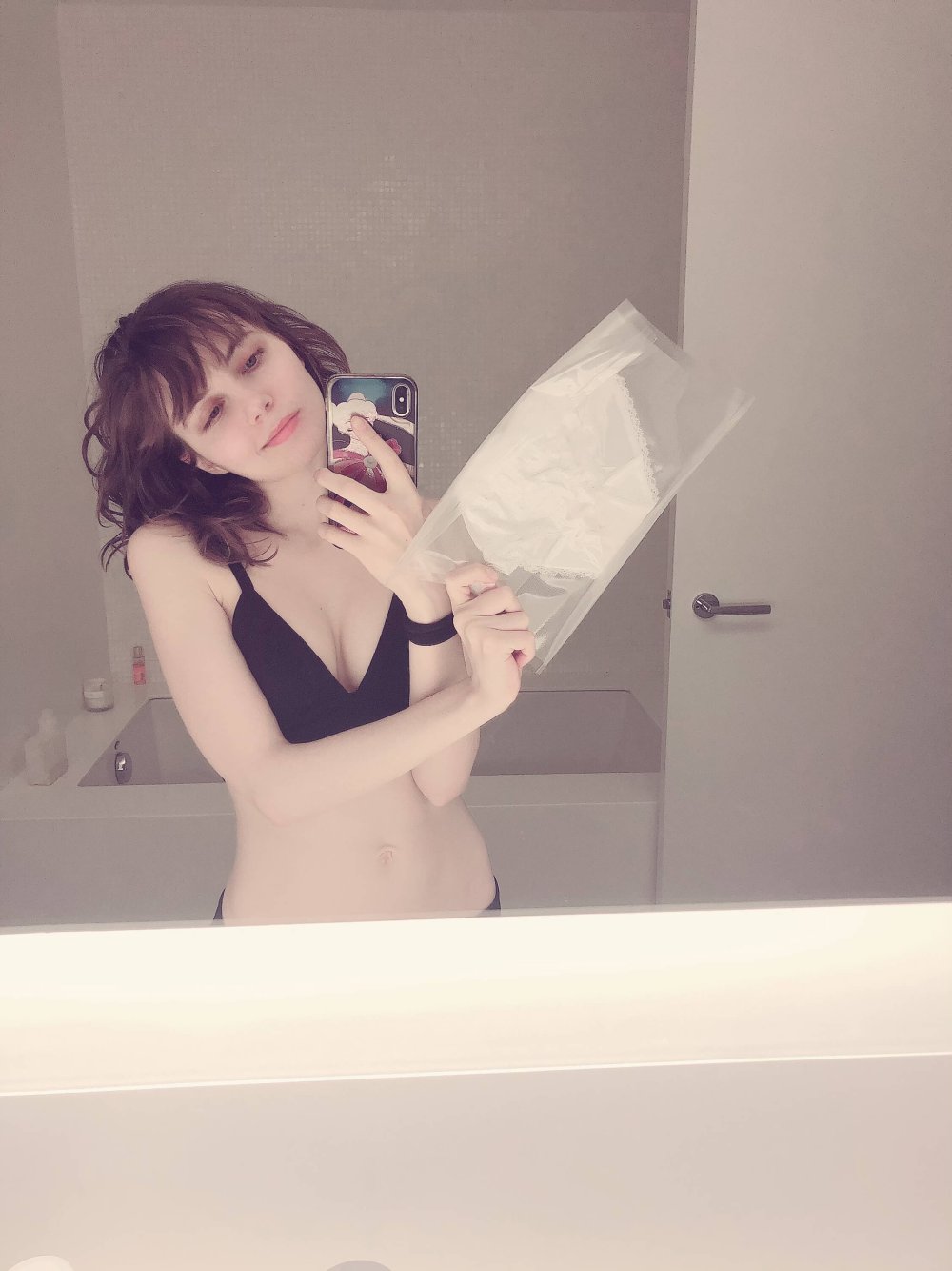 Liara Roux is naked